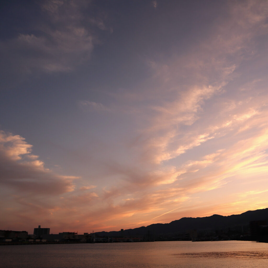 芦屋の夕暮れの空