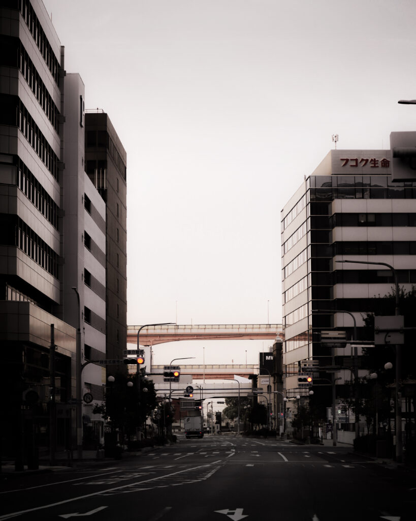 旧居留地の大丸近辺から海側を望む